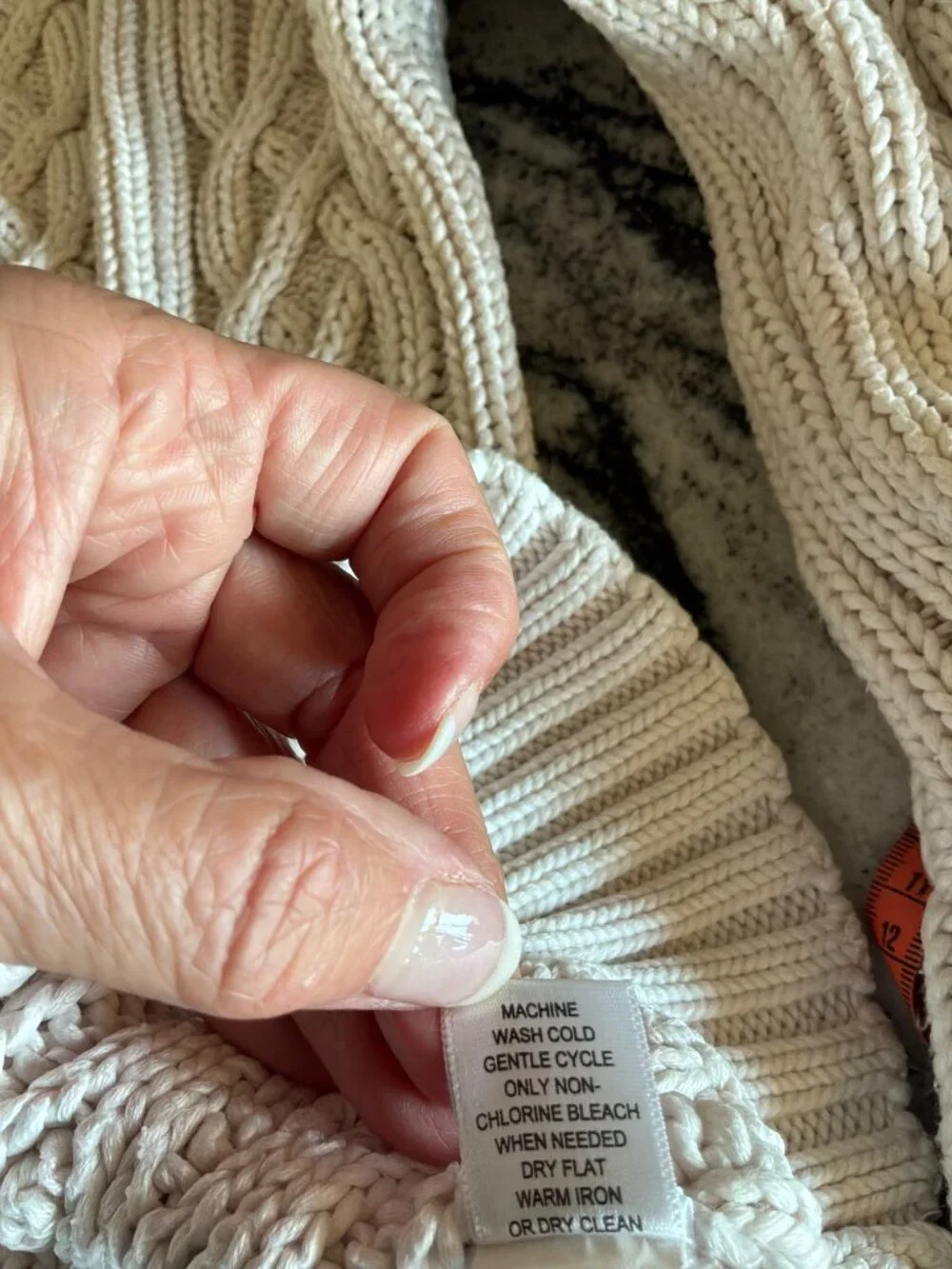 Banana Republic Cream Cable Knit V-Neck Sweater